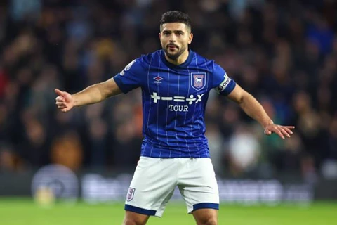 الدوري الإنجليزي.. سام يشارك في سقوط إيبسويتش.. وتعادل مثير بين وست هام وبورنموث